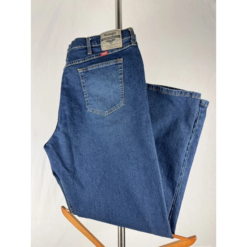 Wrangler Premium Quality Mens 42x30 Blue Jeans Five Star Straight Leg 1097FXWXD